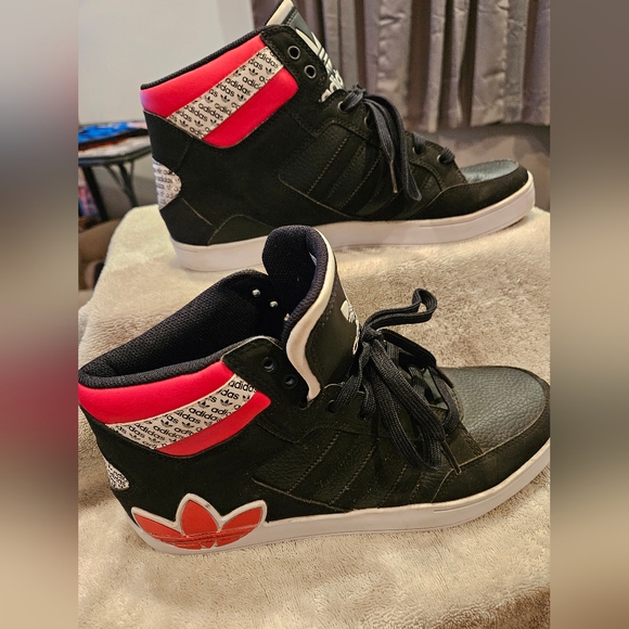 adidas Other - ADIDAS HARD COURT HIGH TRANSMISSION PACK SNEAKERS